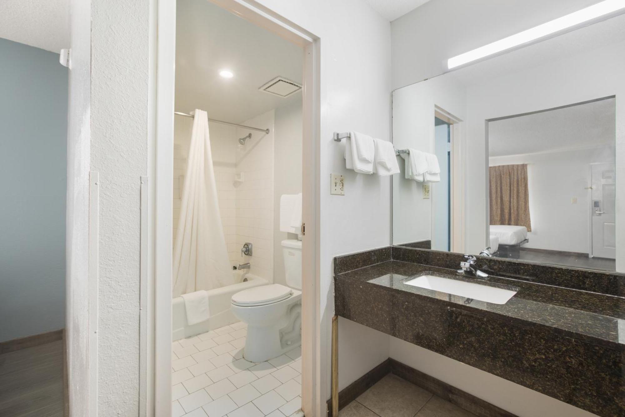 Americas Best Value Inn Stockbridge Quarto foto
